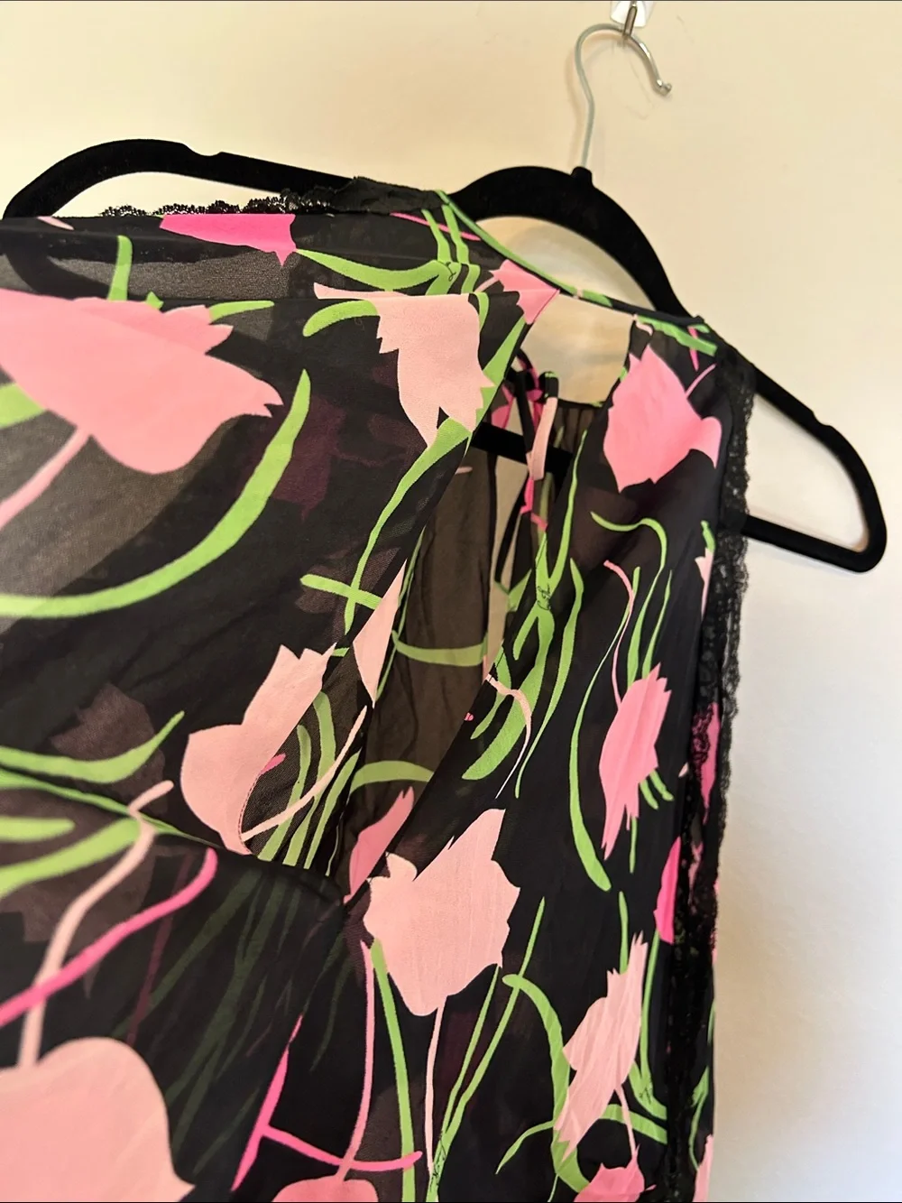 Vintage Claire Sandra Lucie Ann 60’s Black Floral Chemise with Pink Tulip Print - Picture 7 of 11